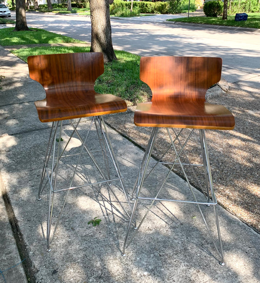 Furniture Vintage 1960s Pair of "Eiffel Tower" Chrome and Bentwood Barstools