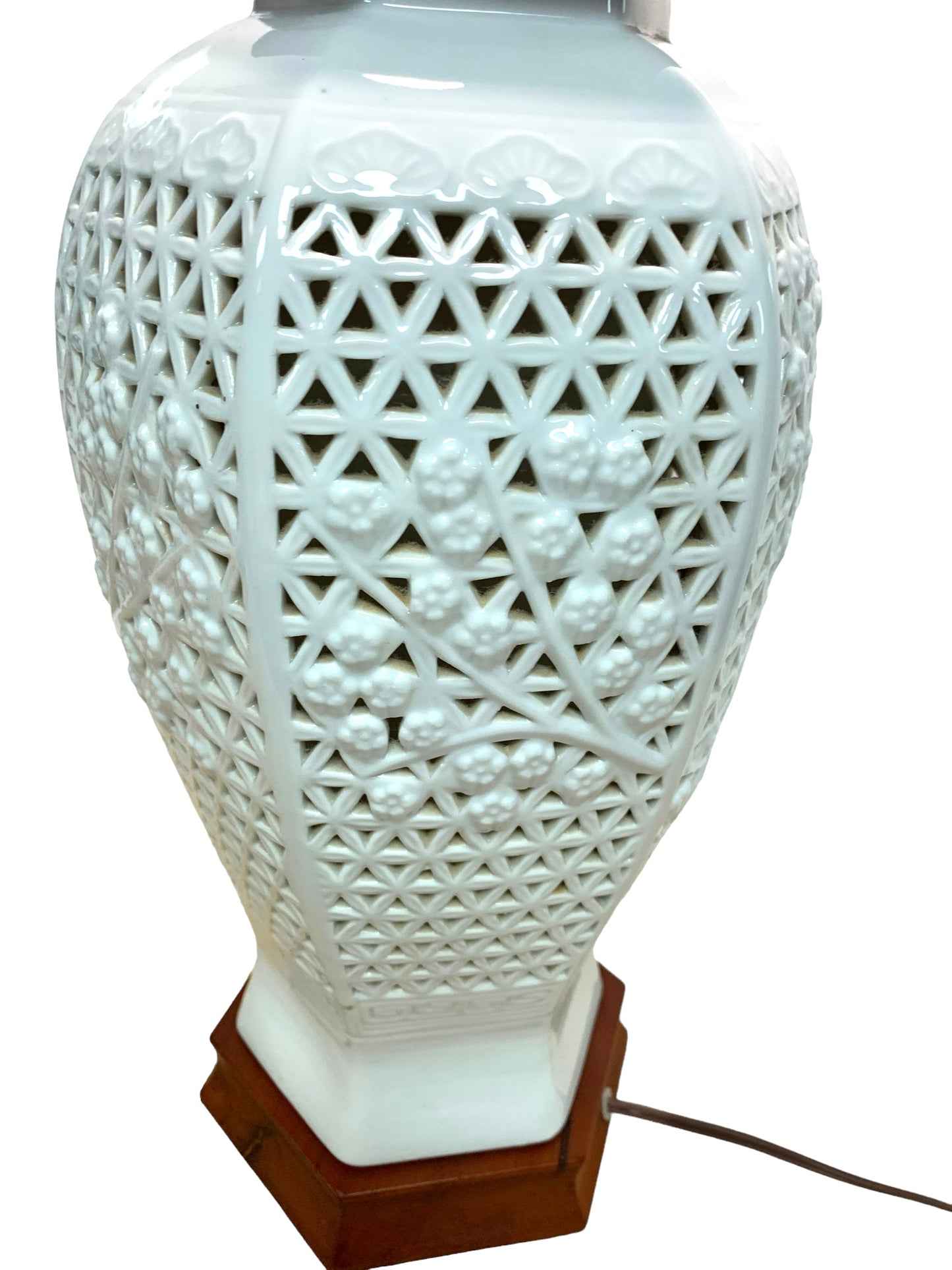 Lighting Vintage White Porcelain Reticulated Chine De Blanc Table Lamp