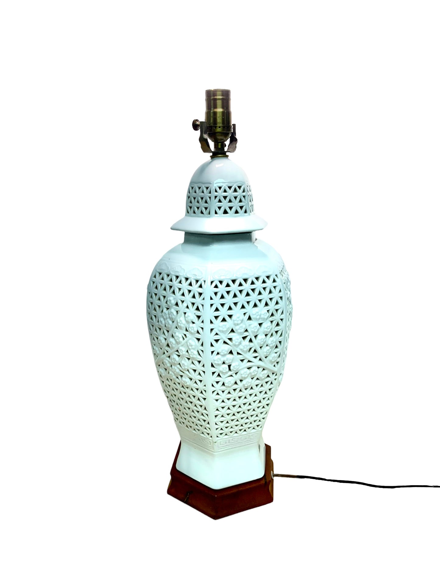 Lighting Vintage White Porcelain Reticulated Chine De Blanc Table Lamp